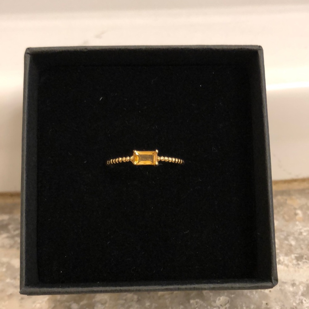 Elegant Gold Ring with Yellow Gemstone
